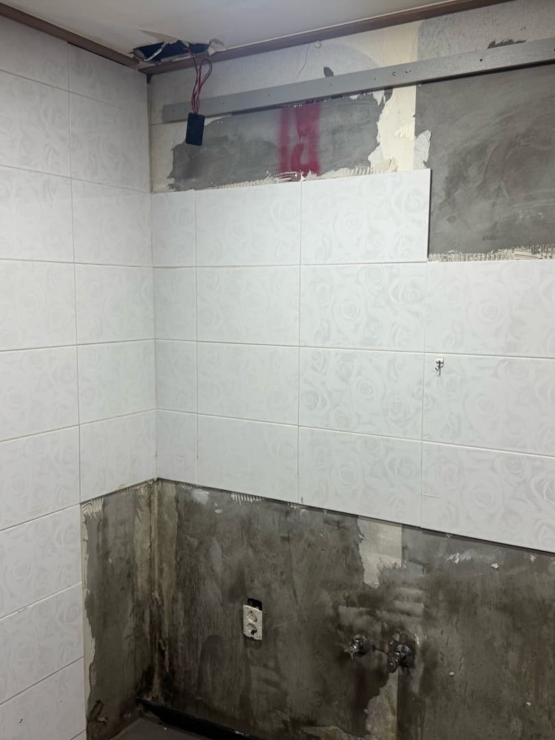 30대 고독사 화장실 타일 제거