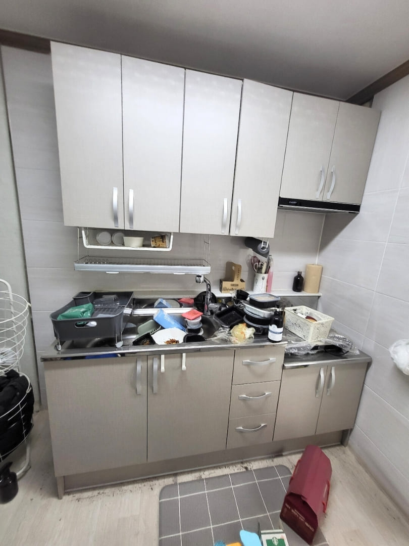 인천 쓰레기집 주방