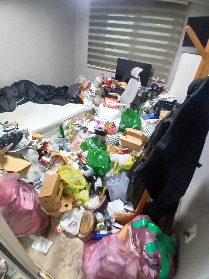 충북-원룸-거실-쓰레기집