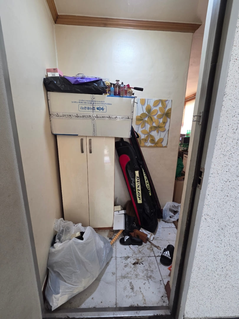 경북 칠곡군 쓰레기집 현관