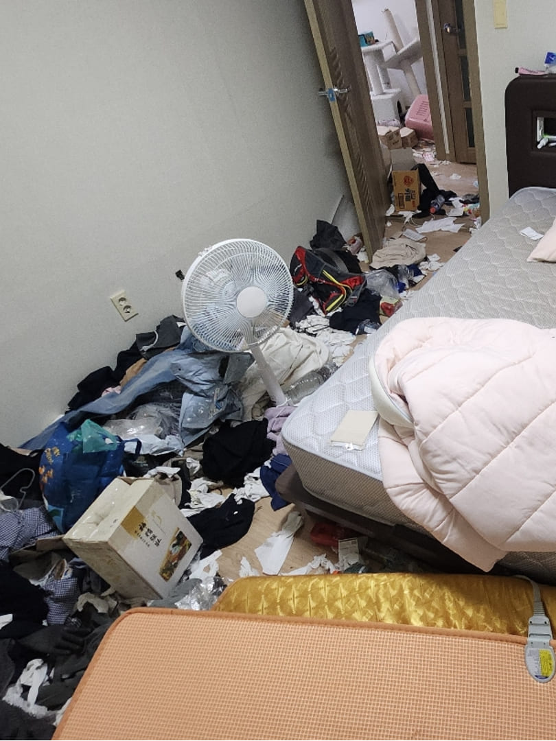 금촌동 쓰레기집, 청소의 혁신적인 해결책은? 작업전 이미지