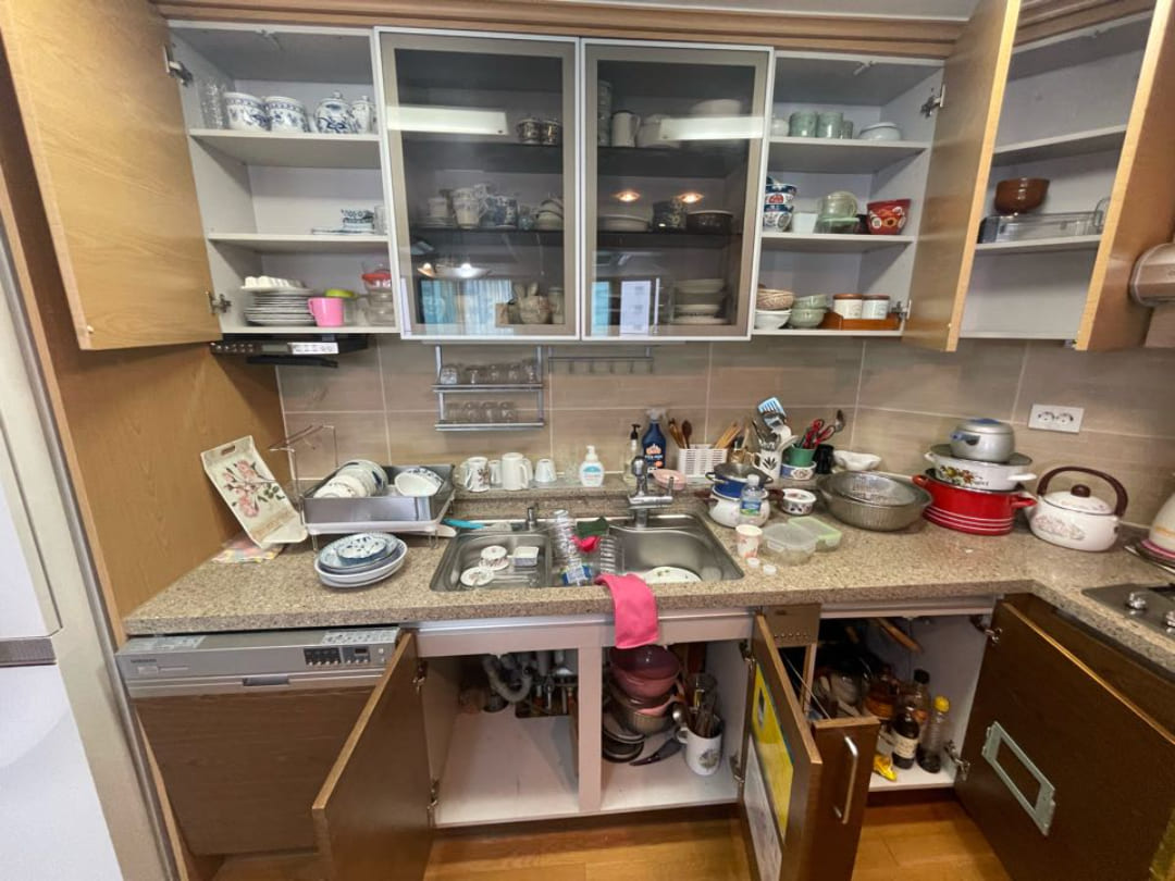 주방 싱크대 고인 유품