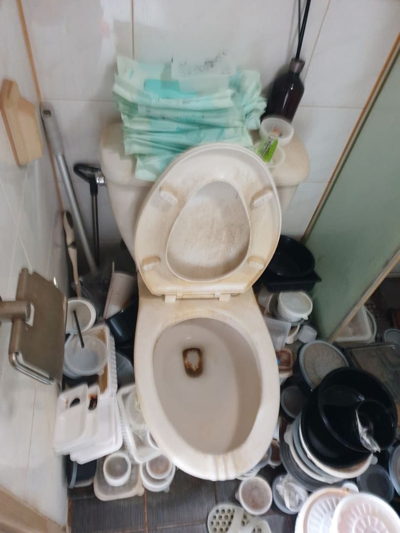 고양 쓰레기집 화장실 변기