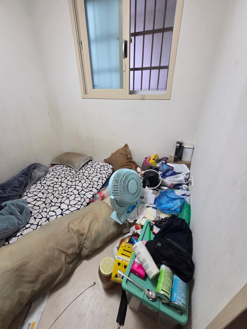 경상남도 김해시 쓰레기집 작은방