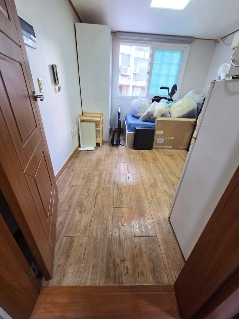 부산 쓰레기집 거실 입구 청소