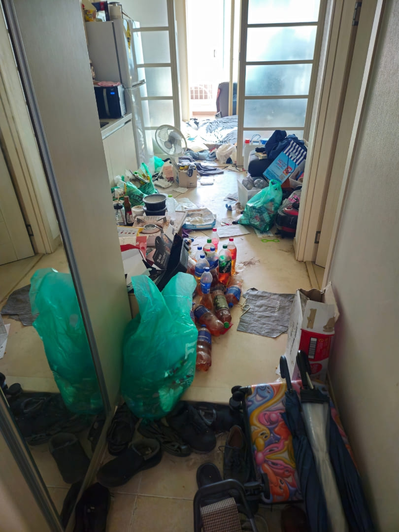 경상남도 김해시 쓰레기집 현관