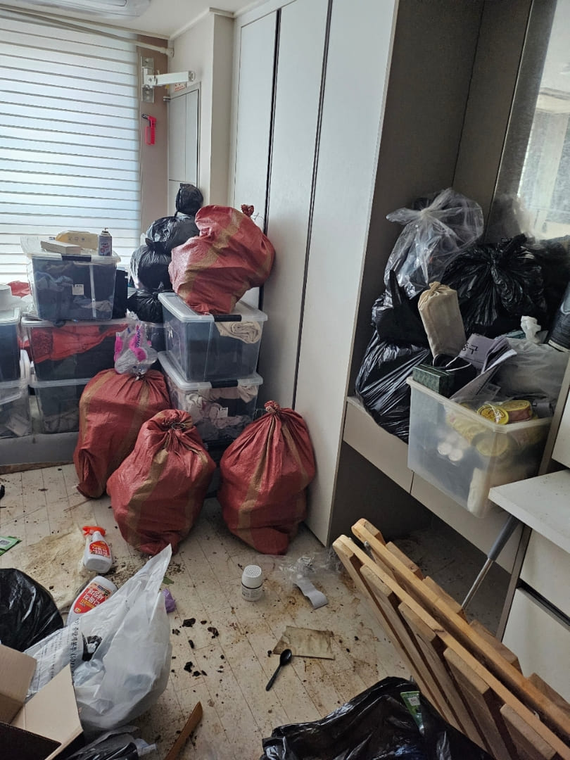 부산 쓰레기집 화장대 폐기물 처리