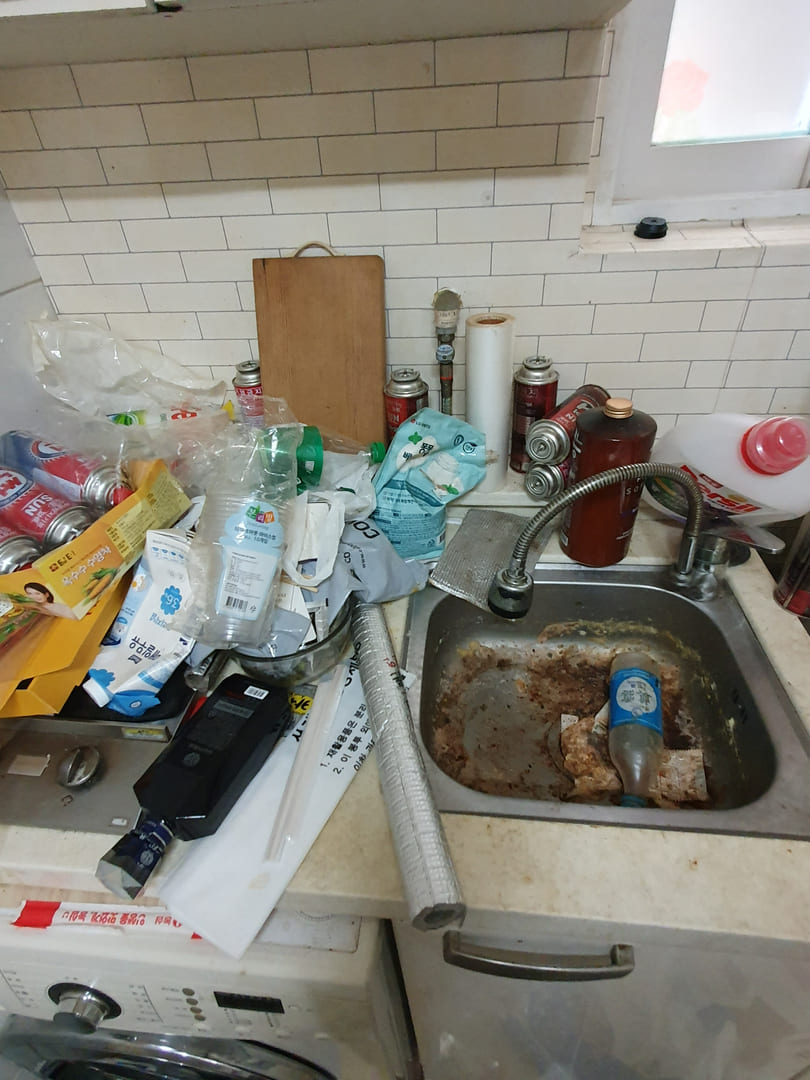 부산 쓰레기집 싱크대 폐기물