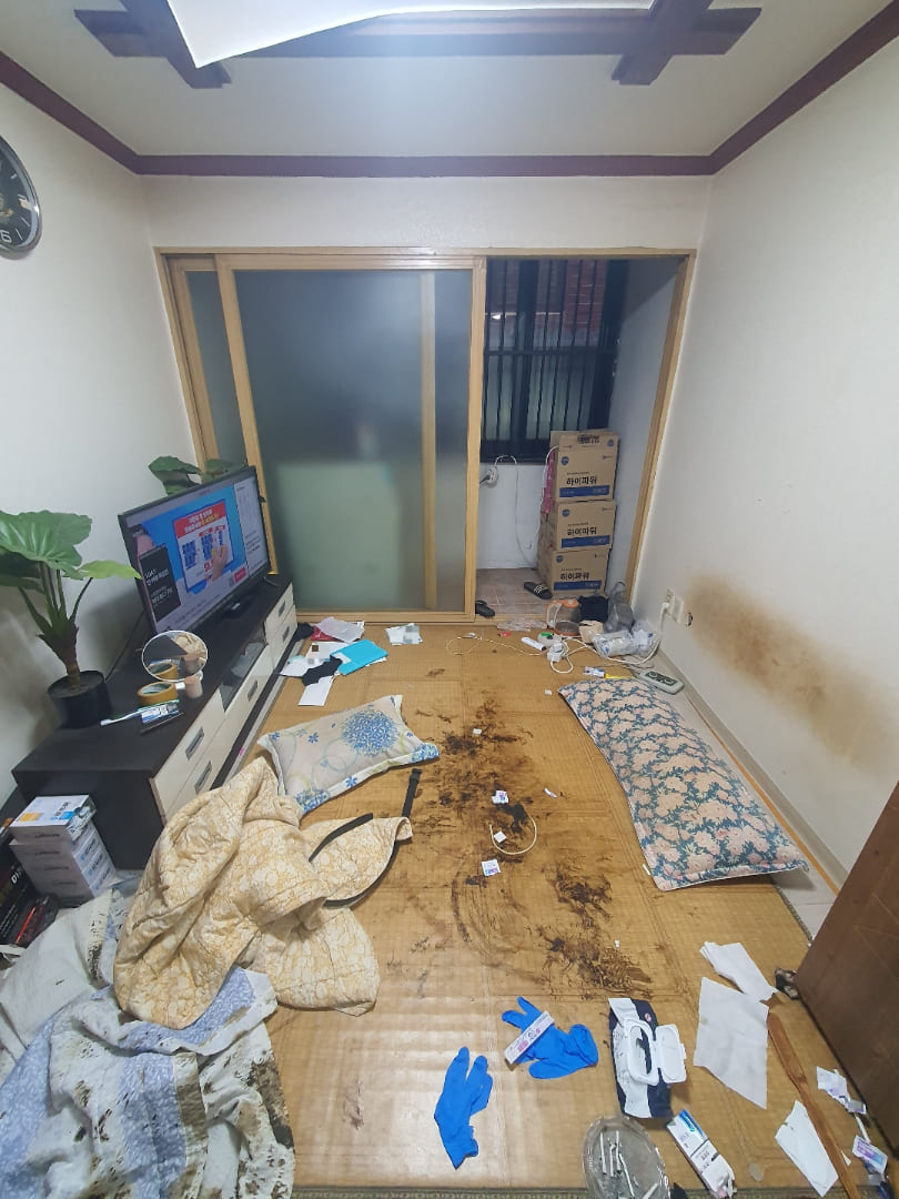 고독사 거실