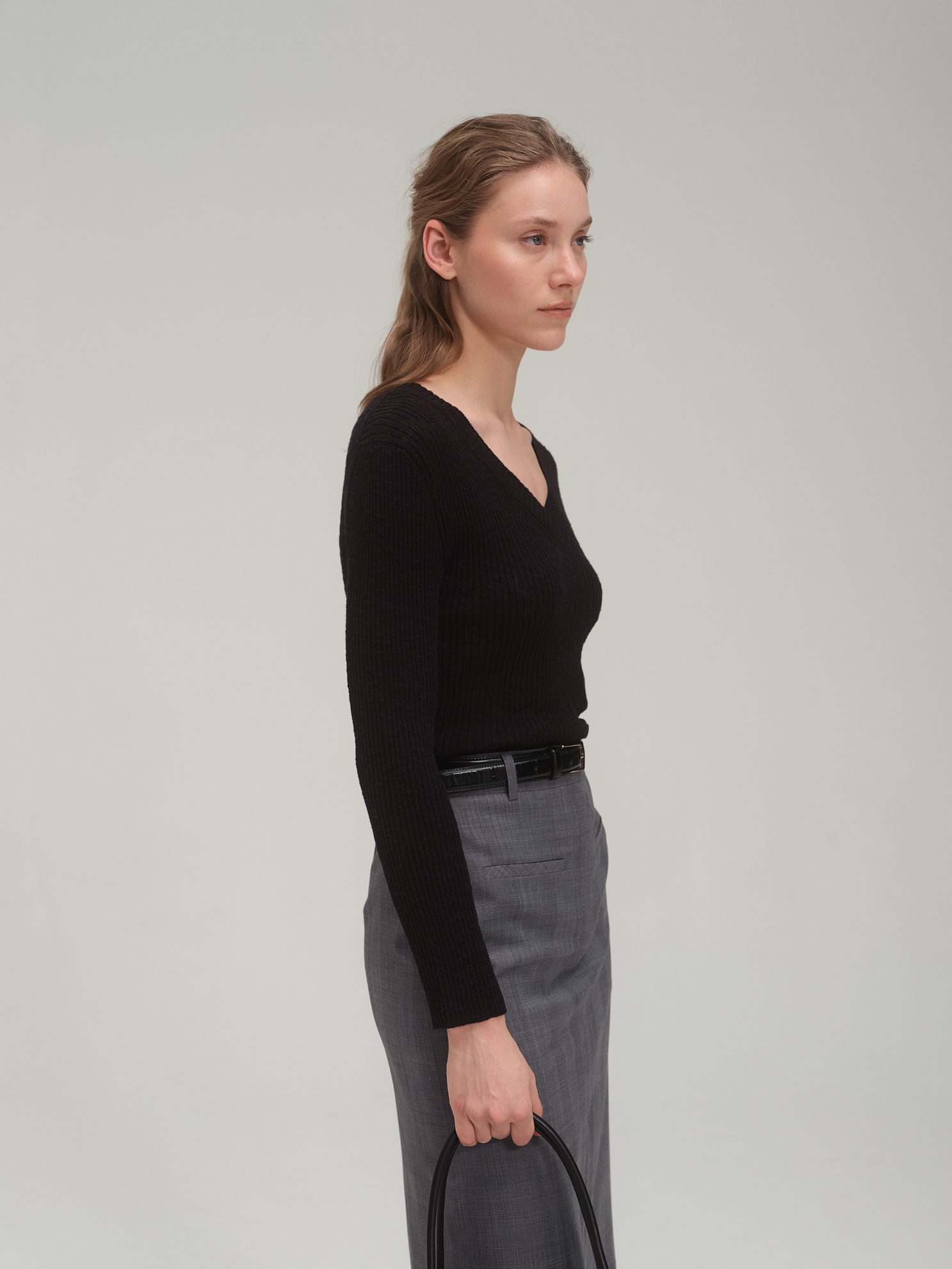 Ribbed Summer V Neck Sweater in Cotton & Linen_Black
