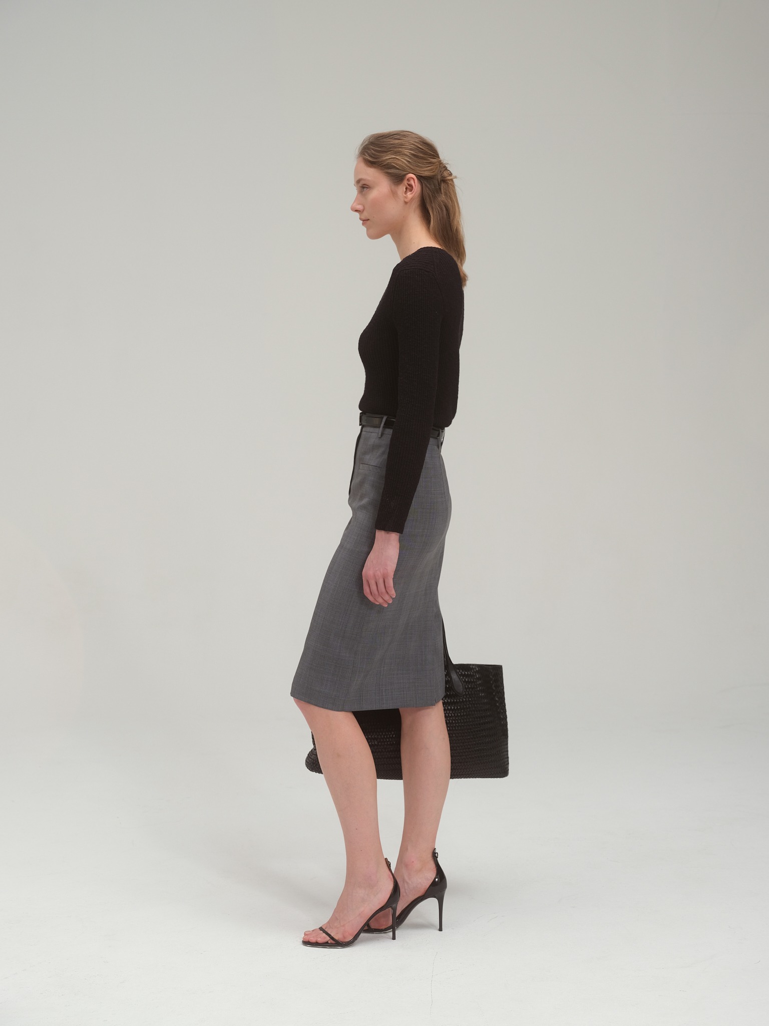 Ribbed Summer V Neck Sweater in Cotton & Linen_Black