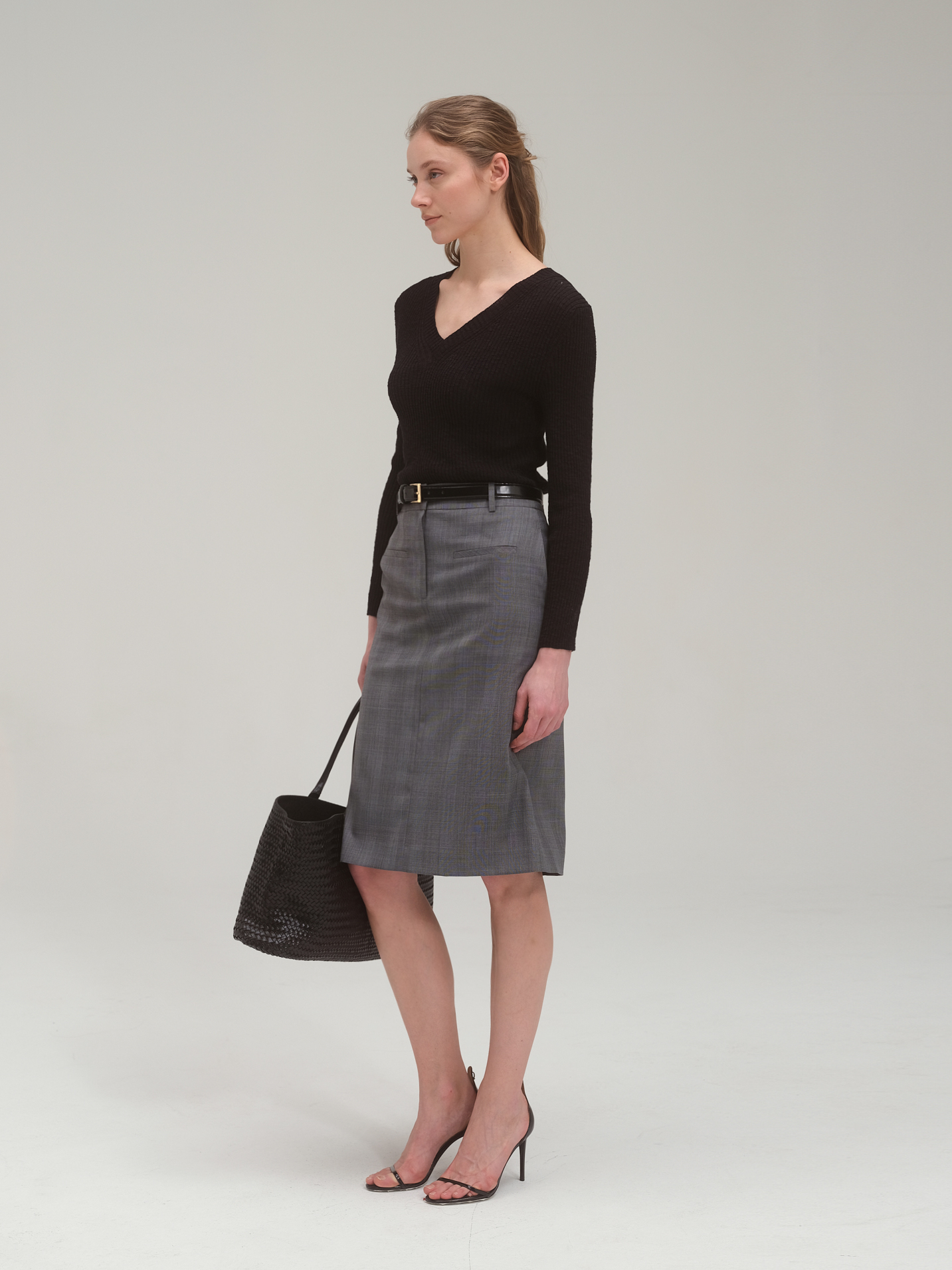 Ribbed Summer V Neck Sweater in Cotton & Linen_Black
