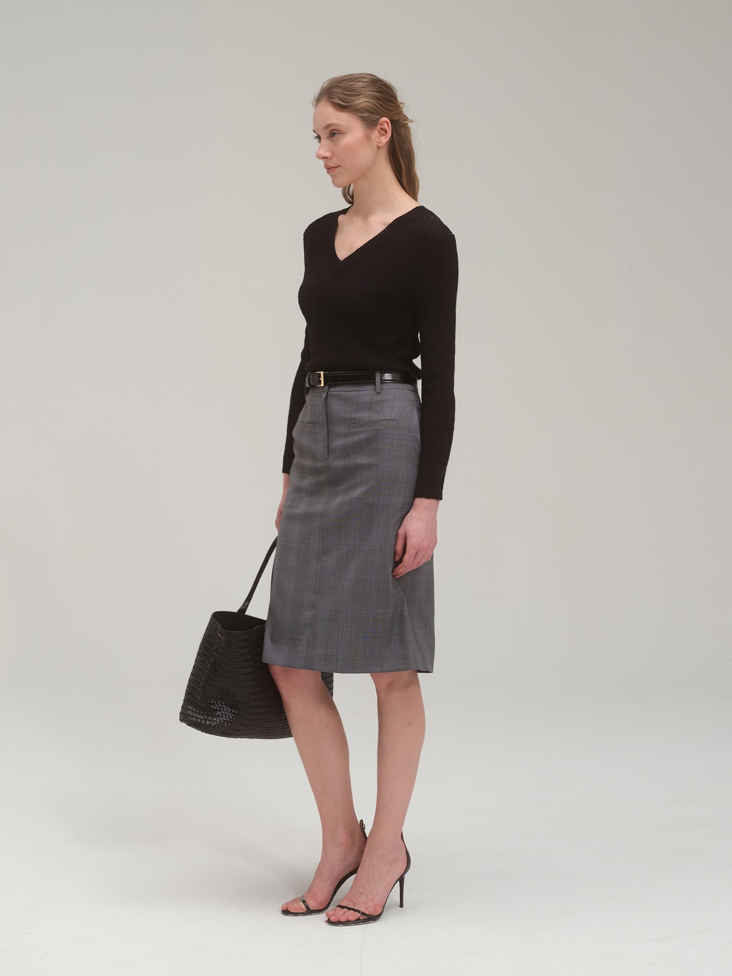 Ribbed Summer V Neck Sweater in Cotton & Linen_Black