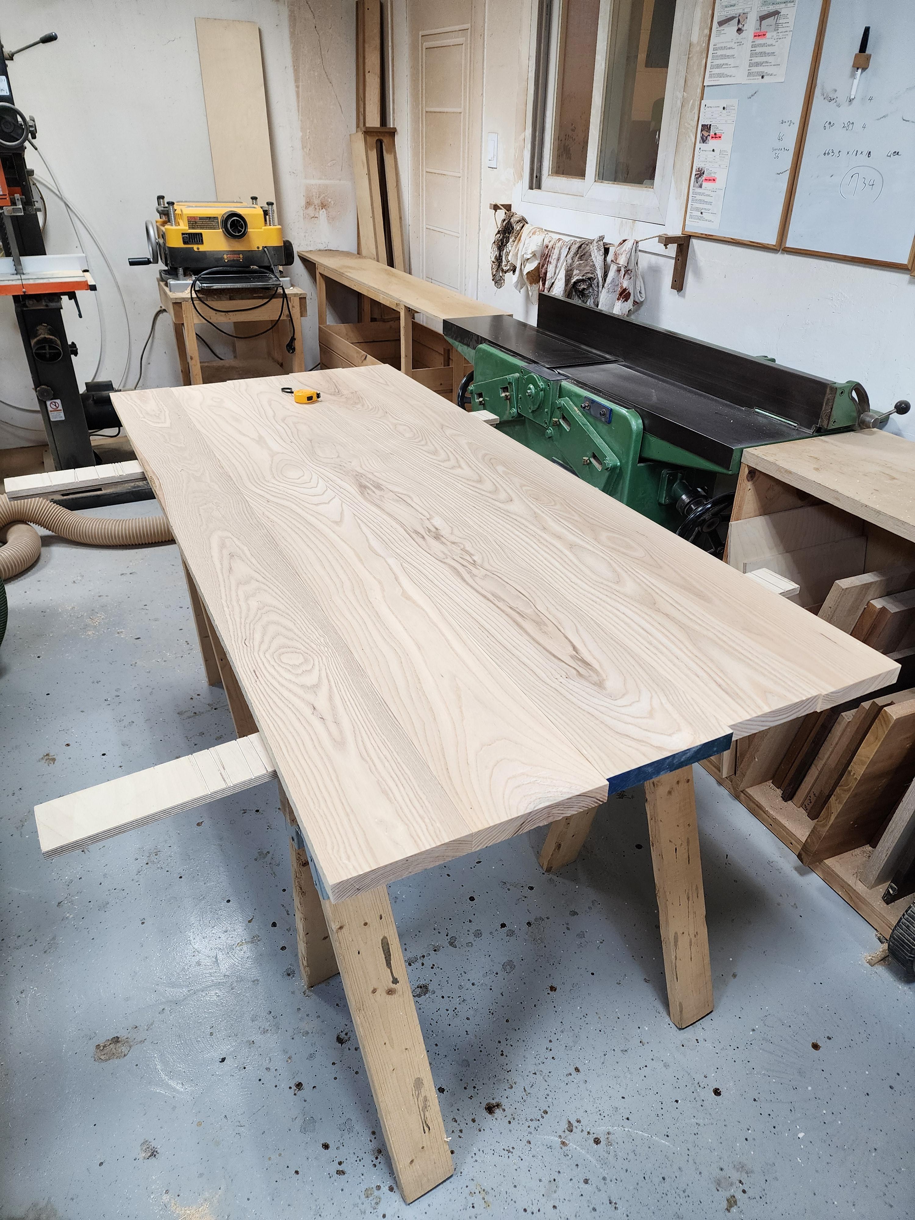 애쉬 제재목 원목, 대패 작업 후 아직 가공이 안된 애쉬 원목의 모습