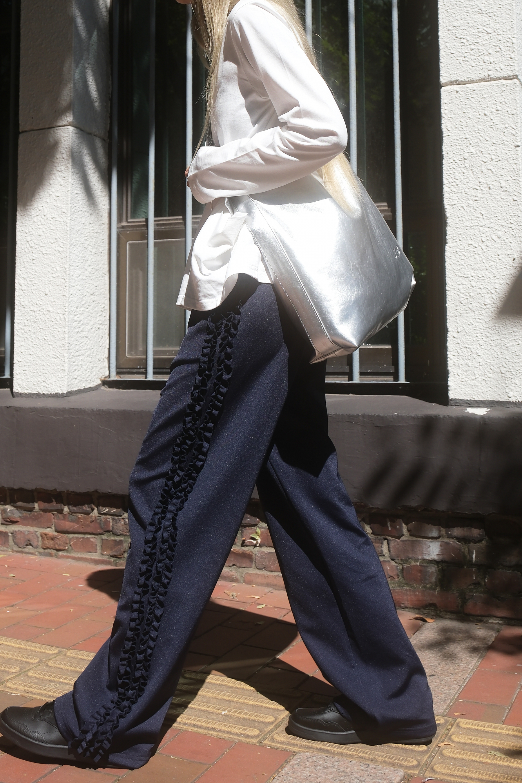 韓国商品/SAENGINSTUDIO RUFFLE TRACK PANTS RUFFLE TRACK PANTS - NAVY - 감도 깊은 취향 셀렉트샵 29CM