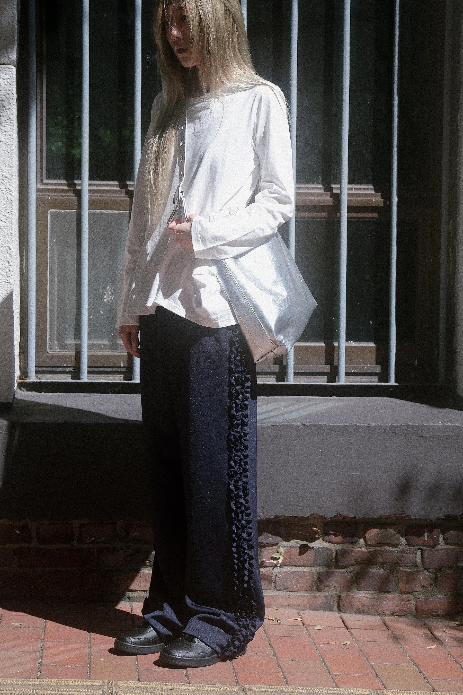 RUFFLE TRACK PANTS - NAVY - 감도 깊은 취향 셀렉트샵 29CM