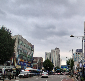 부천역 생활권 부천로 대로변에 위치한 지하 1층~지상 7층 규모의 메디컬·업무 복합빌딩을 매각한다.