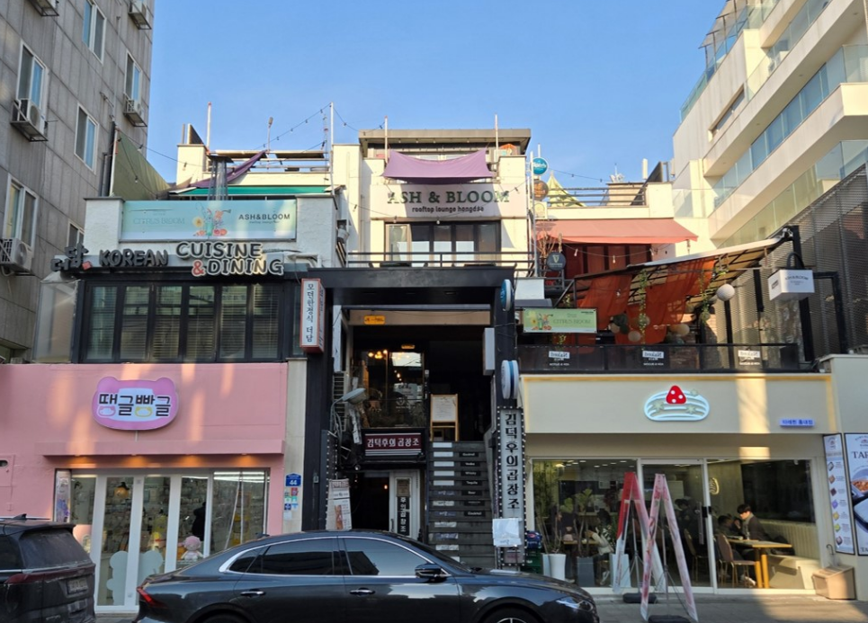 서울 마포구 서교동 328-26 홍대입구역 도보3분 경의선숲길 코너 근생 빌딩
