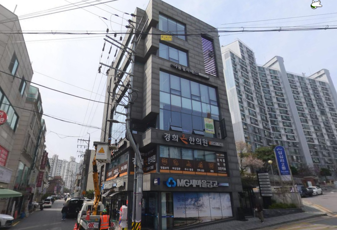 답십리동 대로변 코너의 신축급 근린생활시설 빌딩