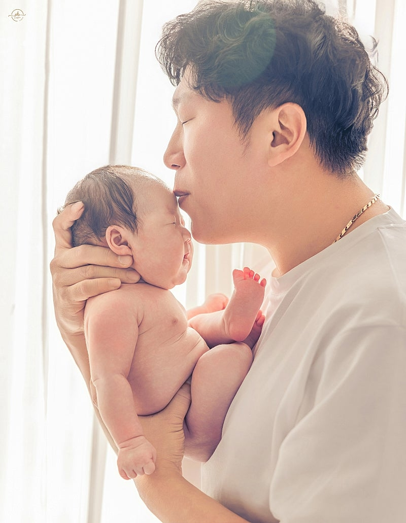 (서울=연합뉴스) 생후 60여일 된 딸아이 아빠가 뇌사 장기기증으로 5명에 새 생명을 선물하고 세상을 떠났다. 13일 한국장기조직기증원에 따르면 지난 1월 30일 동아대학교병원에서 박성배(41) 씨가 뇌사 상태에서 심장, 폐, 간장, 양쪽 신장을 각각 기증했다. 2026.03.13. [한국장기조직기증원 제공. 재판매 및 DB 금지]