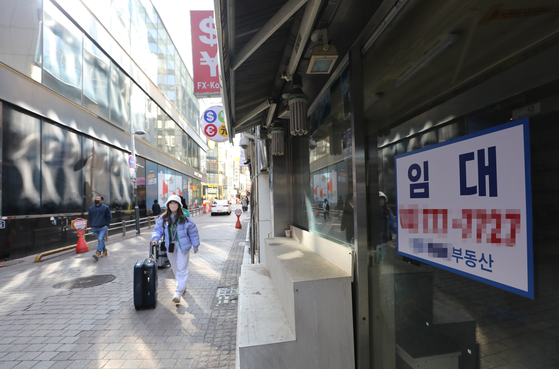 A store with a "For Lease" sign in Myeongdong, central Seoul, on Monday [NEWS1]
