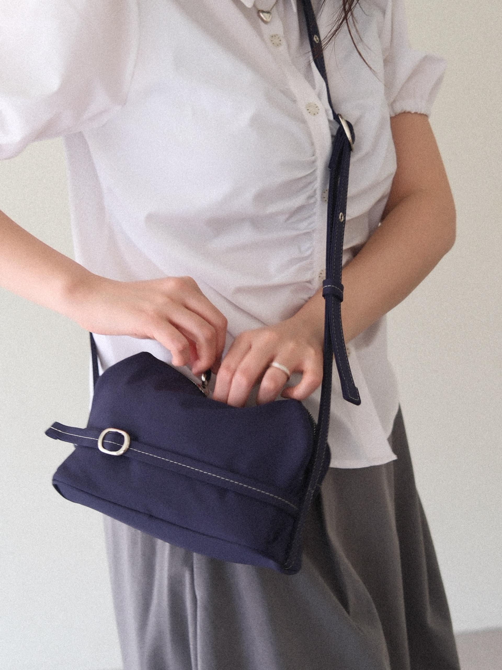 バッグ HYEKI POTY MINI CROSS BAG / NAVY POTY MINI CROSS BAG / NAVY : 혜키