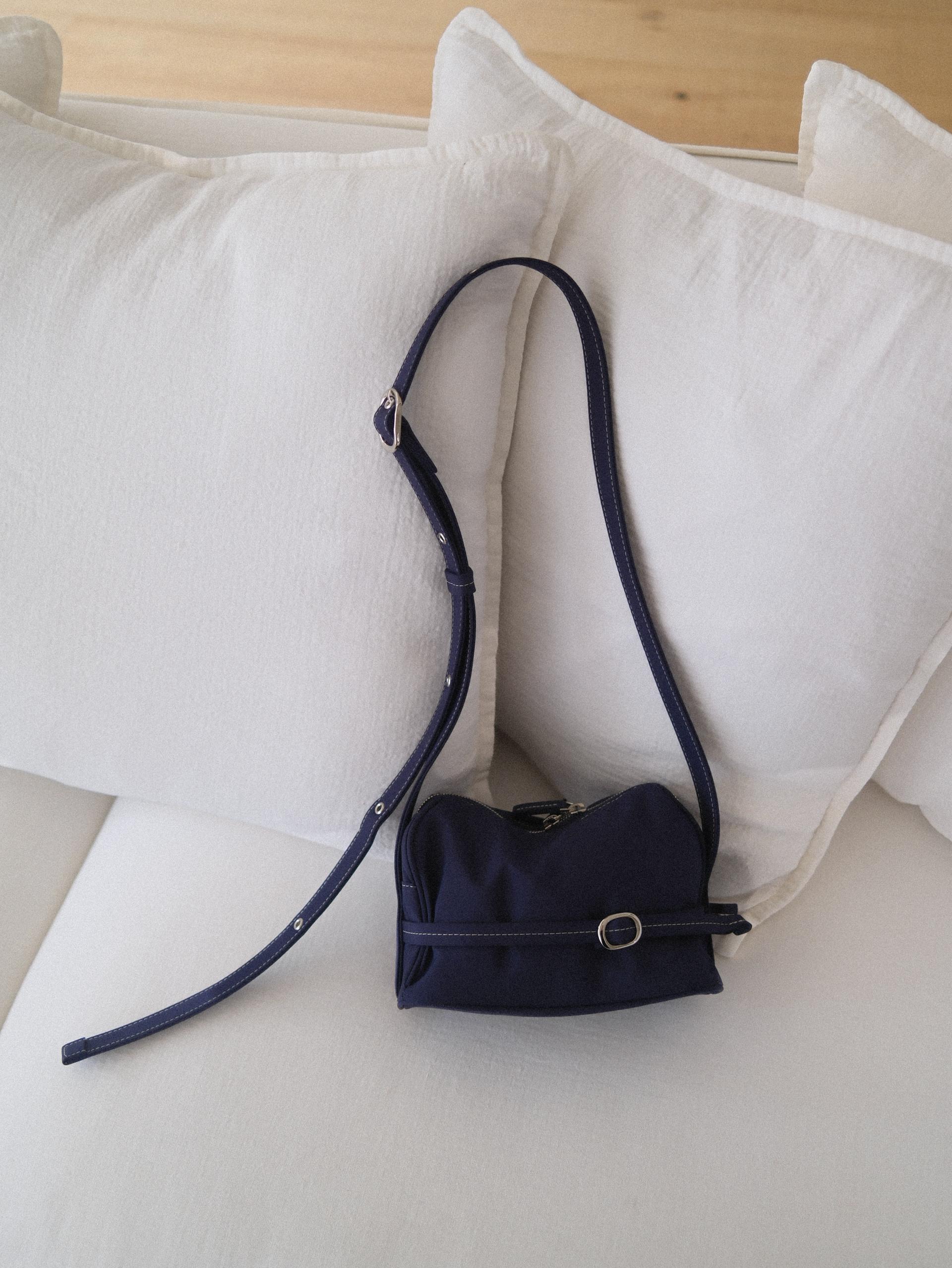POTY MINI CROSS BAG / NAVY : 혜키
