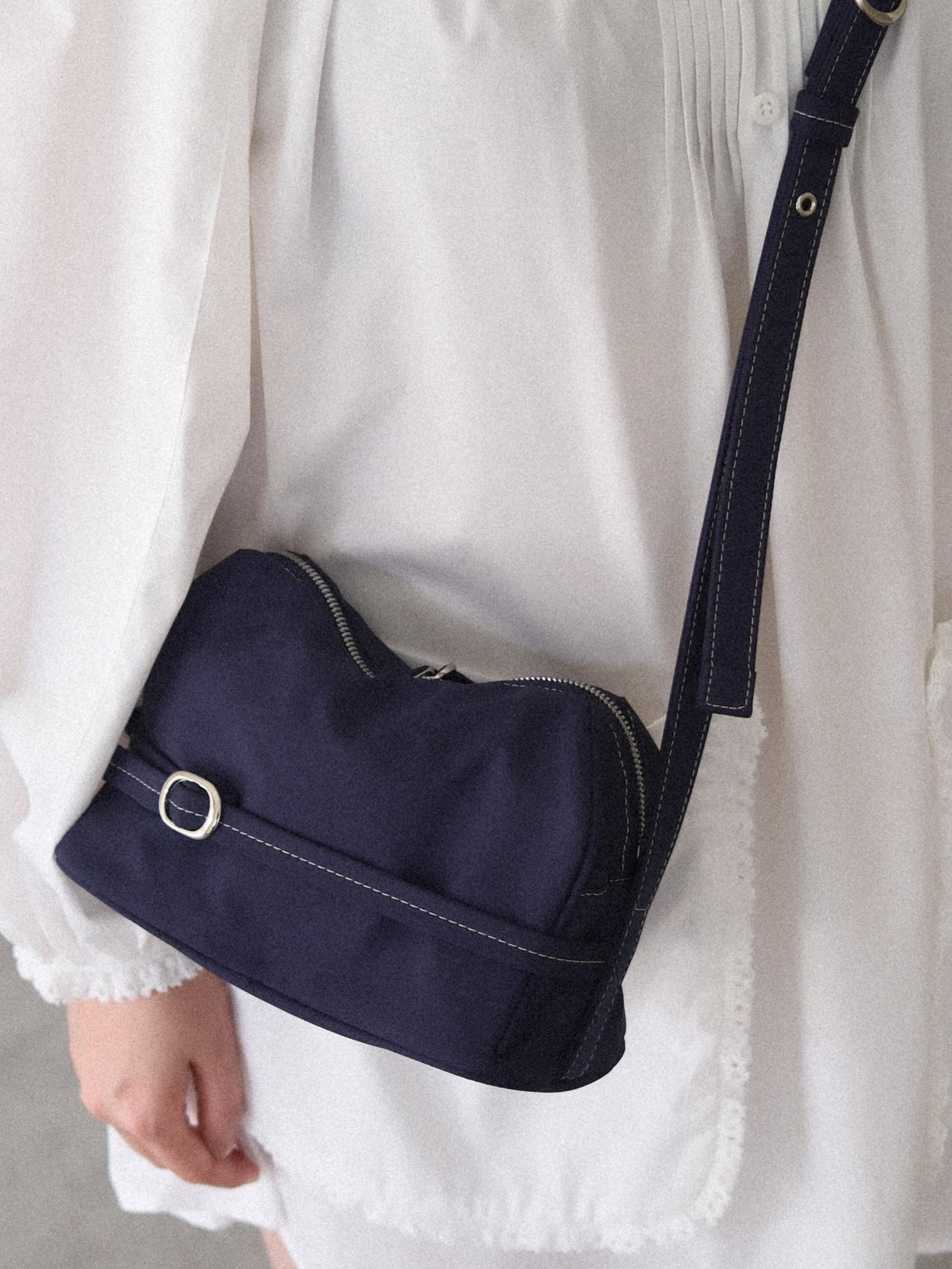 POTY MINI CROSS BAG / NAVY : 혜키