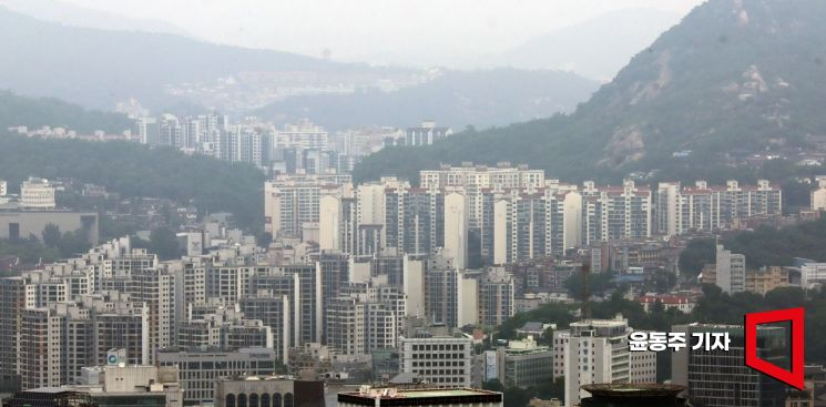 서울 남산에서 바라본 서울 시내 아파트 단지 전경.