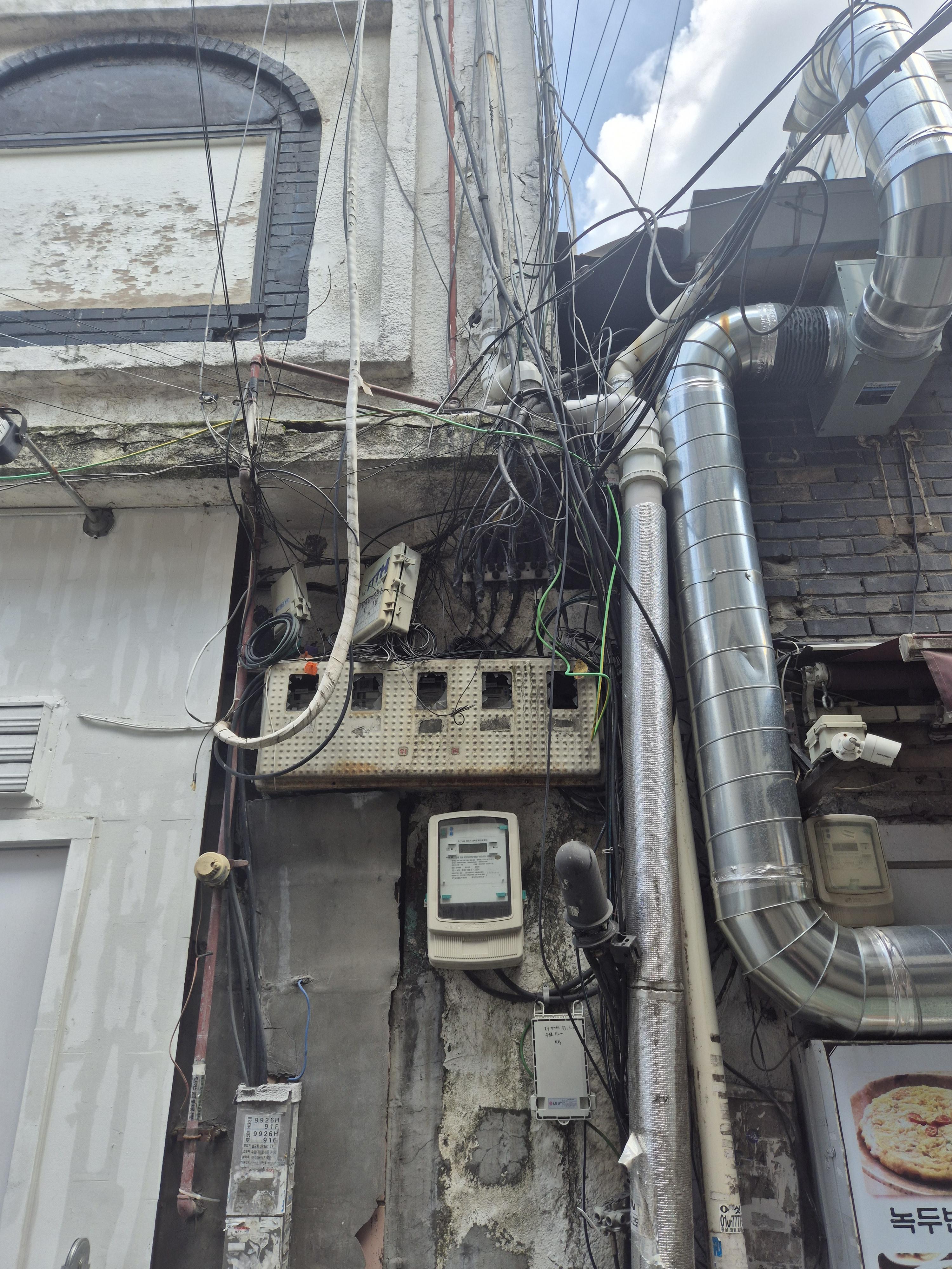 ee34ef8b381bd.jpg