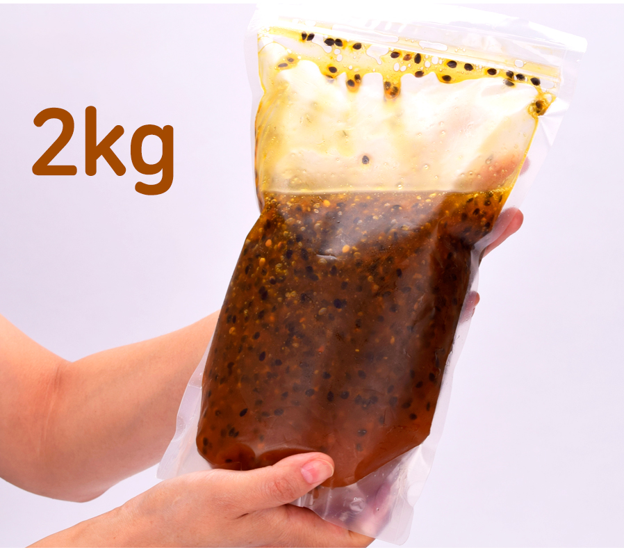 패션후르츠 생과일과 씨드가 보이는 고품질 원물 컷 – 비타민C와 영양 강조 이미지