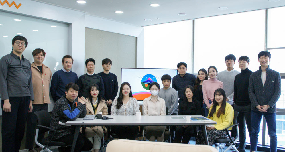 최근 O2O전문가 백종윤 코드베르그 대표와 함께 O2O서비스의 현재와 미래를 살펴보는 시간을 가졌다. 백종윤 대표와 코드베르그 임직원들의 모습.