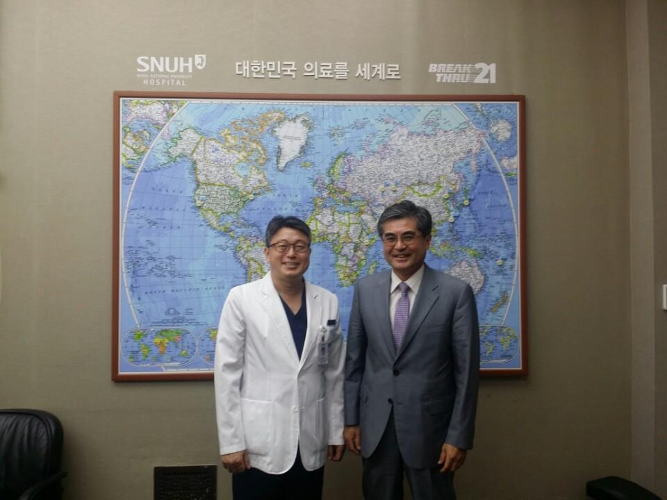 이광웅 서울대병원 국제사업부 본부장, 성명훈 UAE 왕립병원 원장