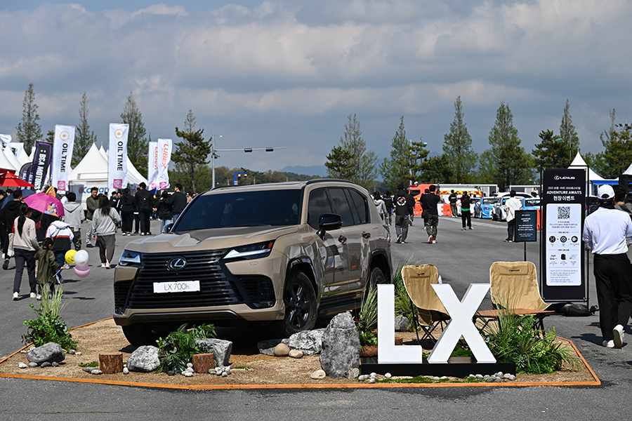 보령·AMC 국제 모터 페스티벌 현장에 전시된 렉서스 LX 700h. 사진 김학수 기자