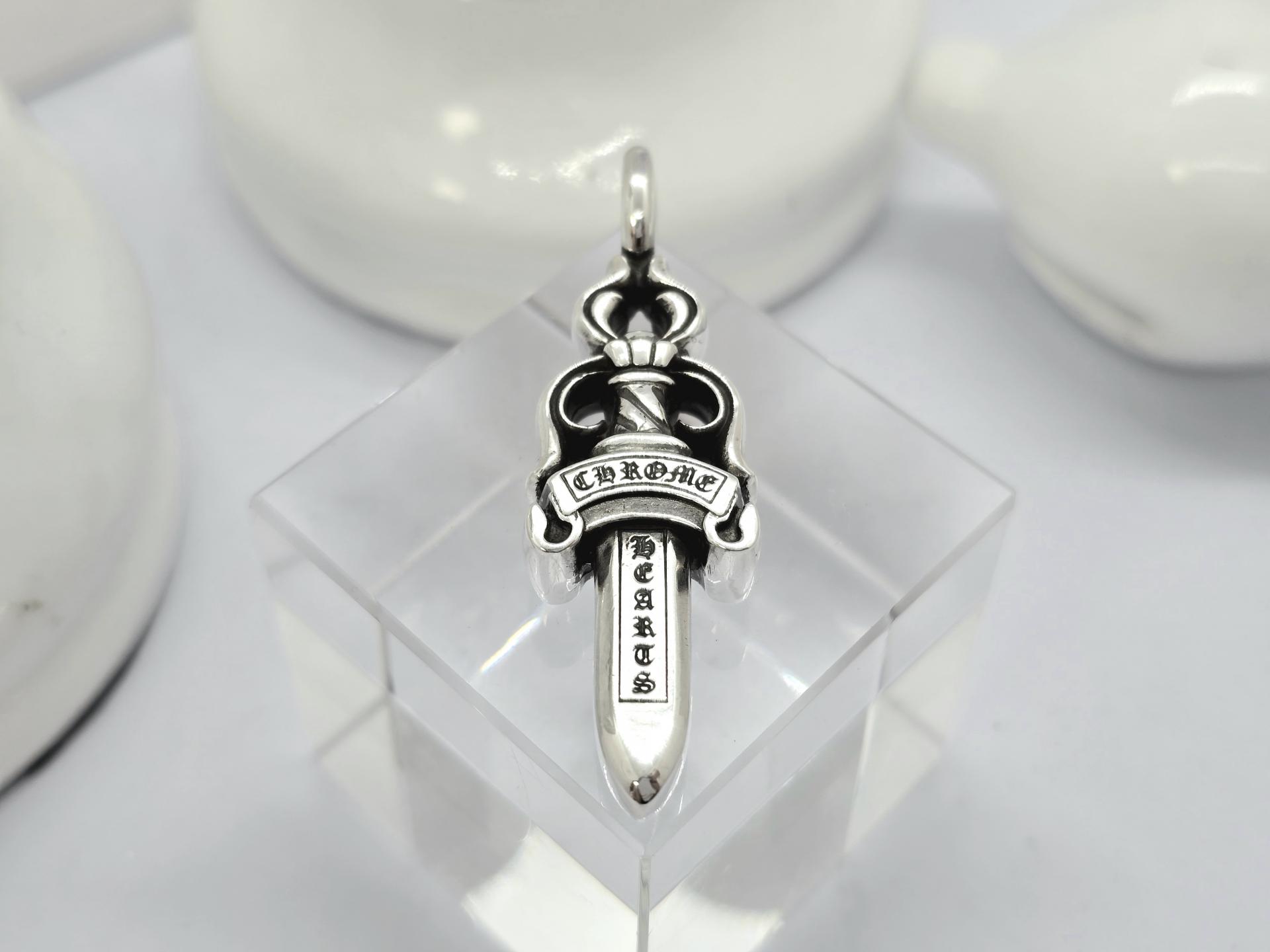 크롬하츠 더블 대거 펜던트