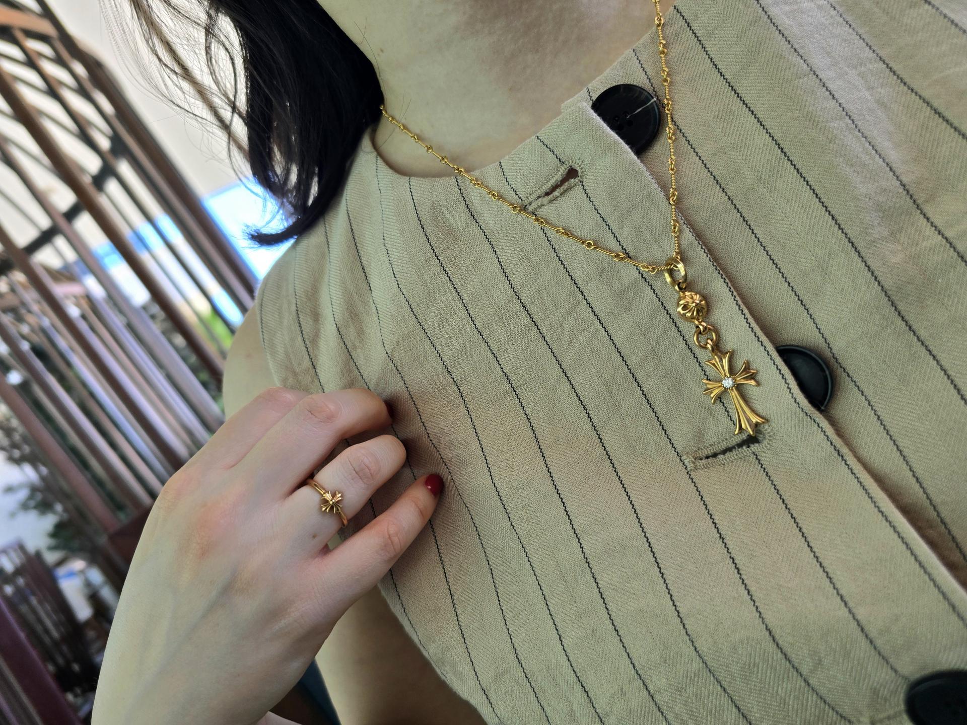 크롬하츠 22K 원볼 타이니 크로스 1P 다이아 펜던트