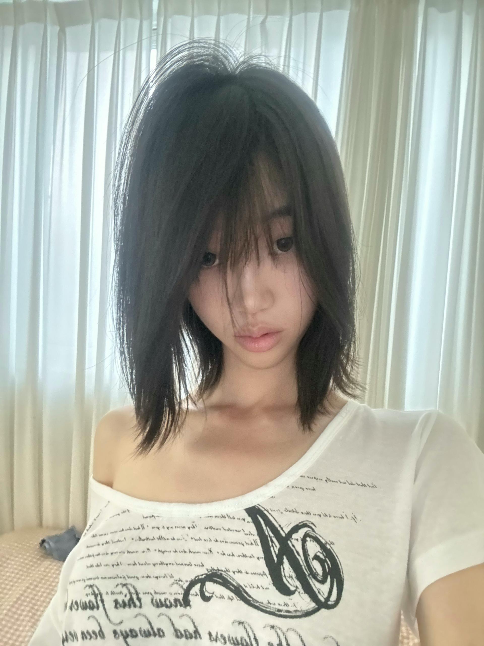 Pale printed top white