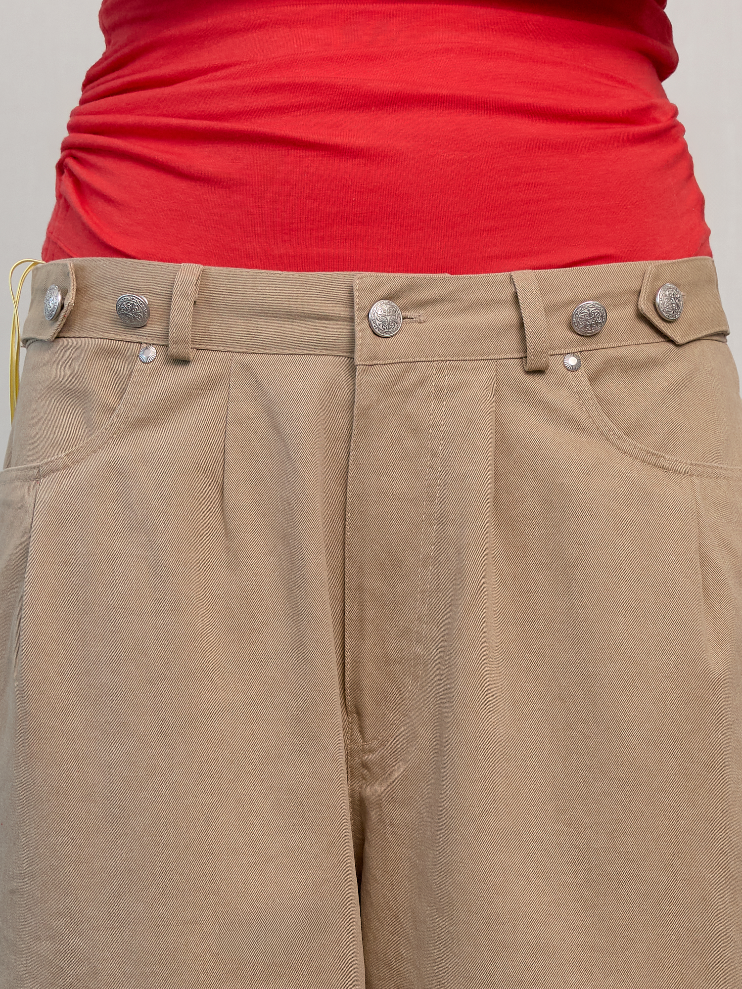 Washed metal button chino pants beige