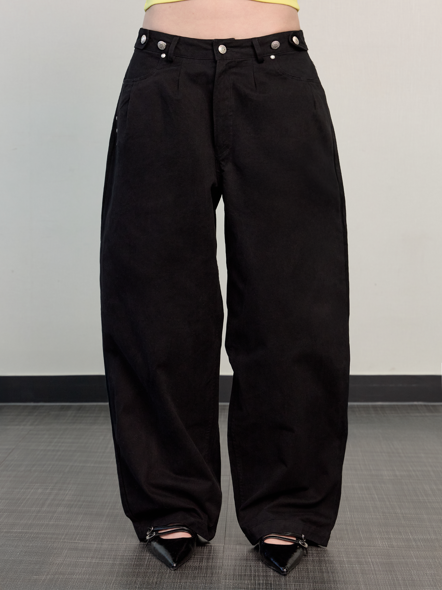 Washed metal button chino pants black