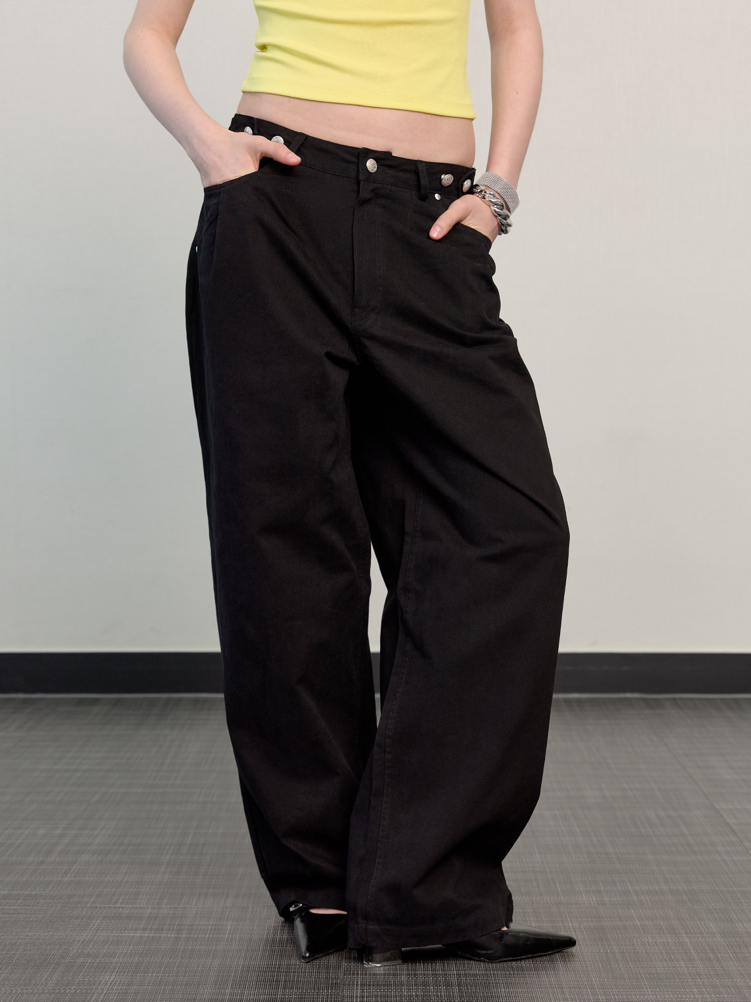 Washed metal button chino pants black