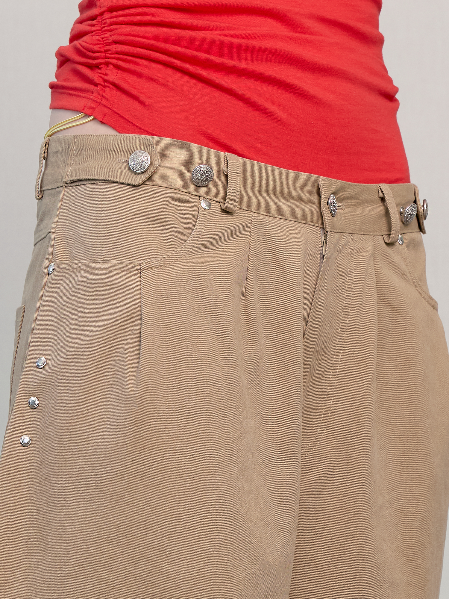Washed metal button chino pants beige