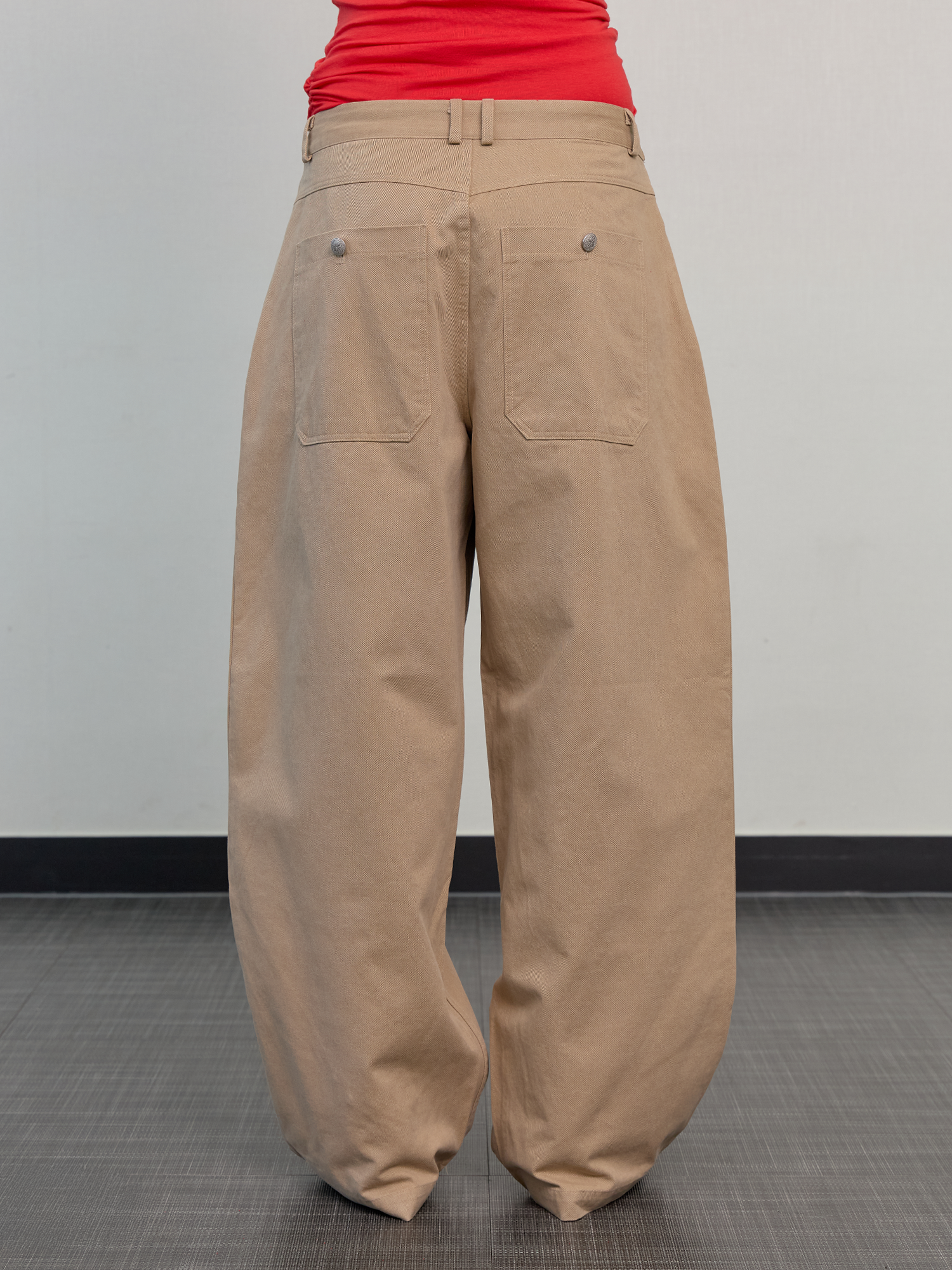 Washed metal button chino pants beige