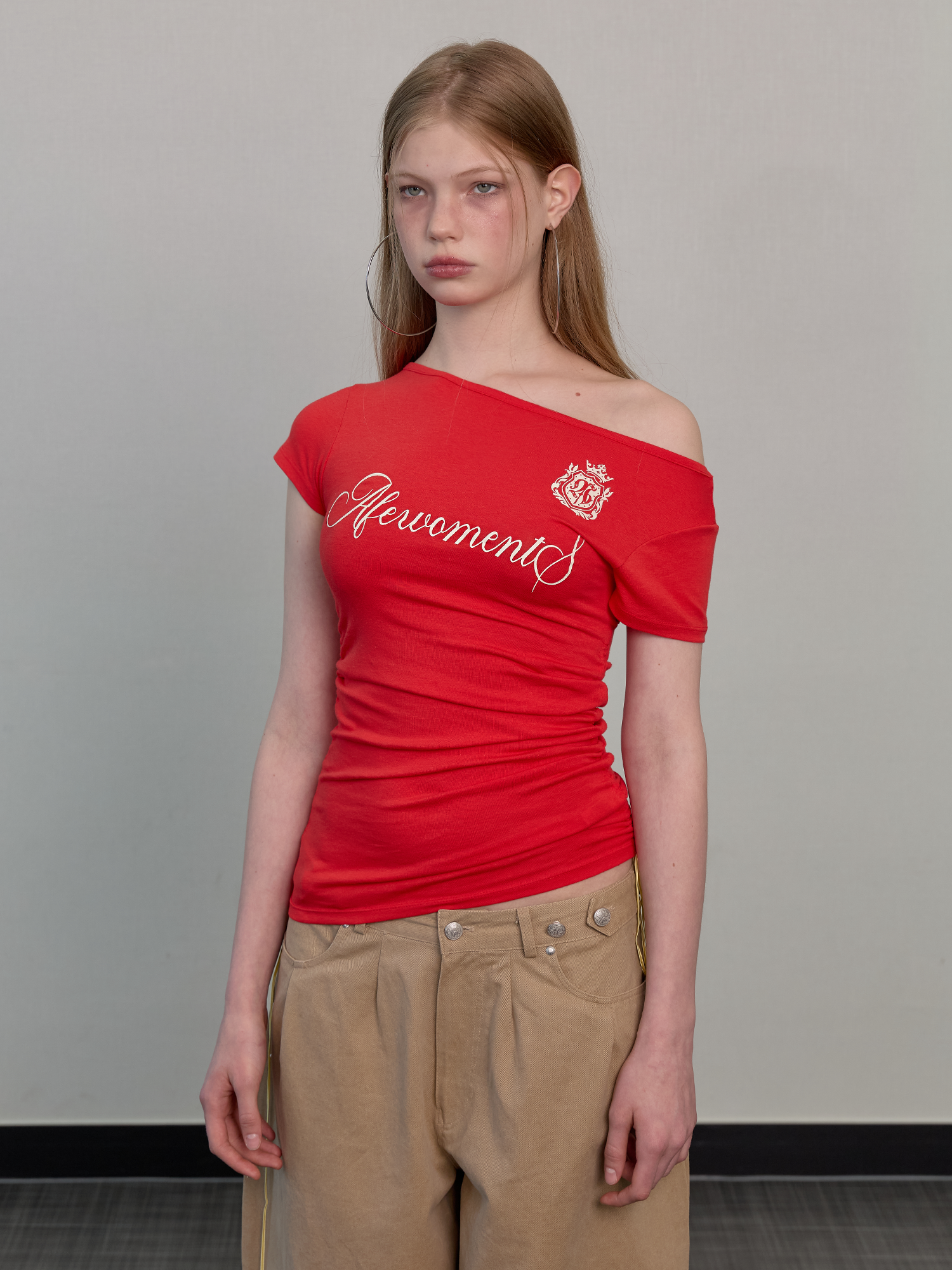 Emblem string tee red