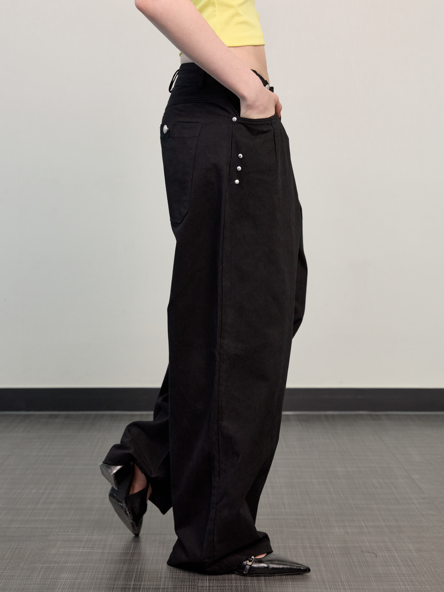 Washed metal button chino pants black