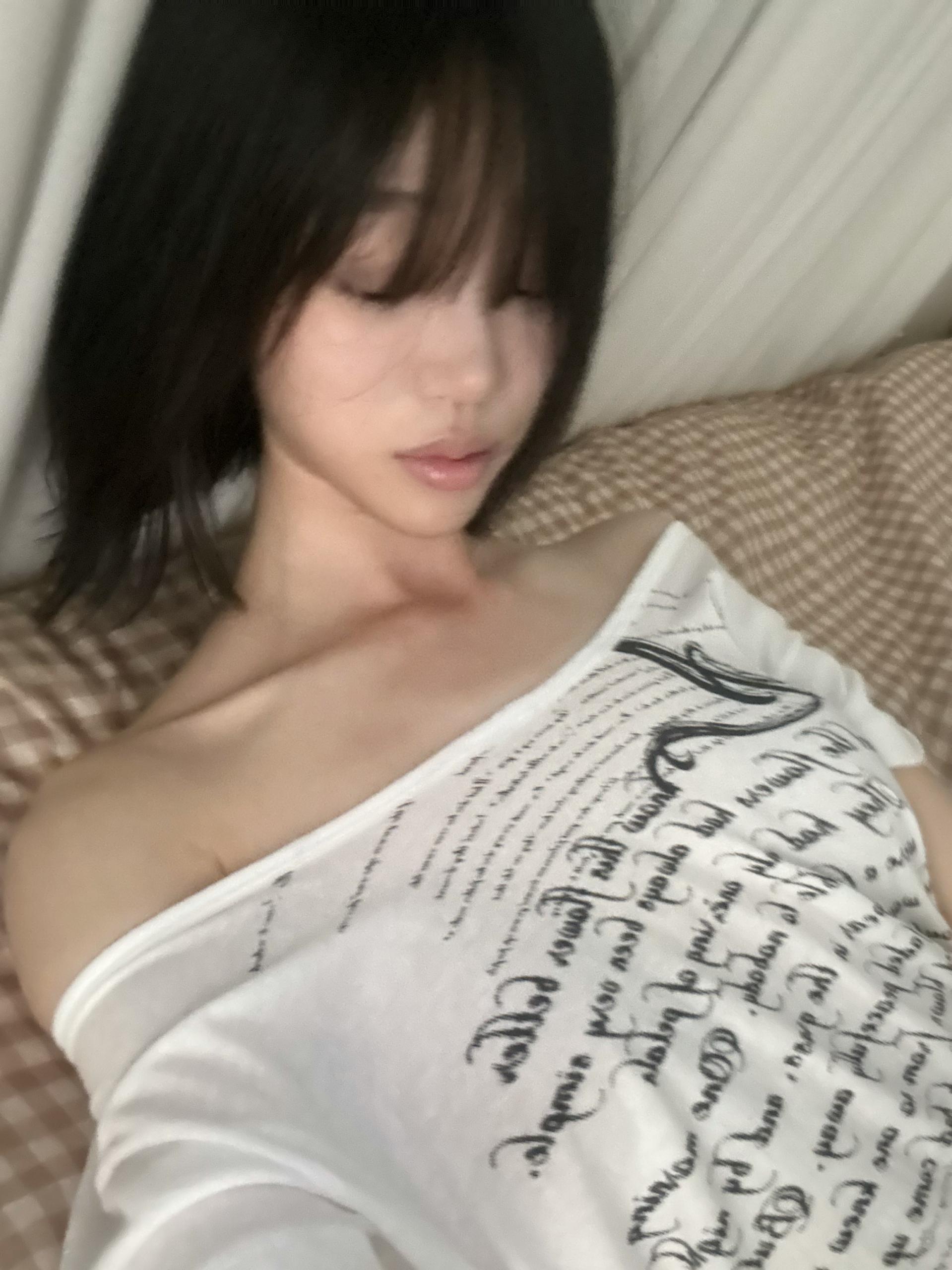 Pale printed top white