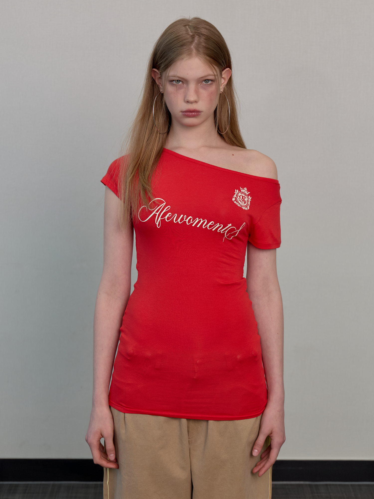 Emblem string tee red