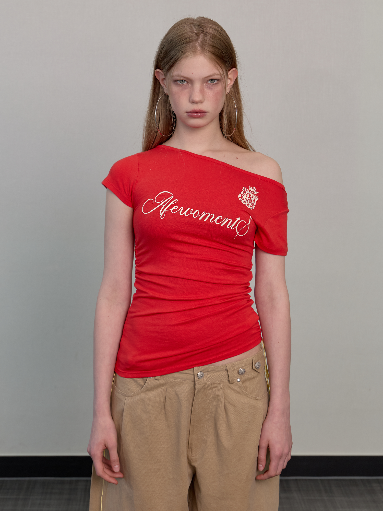 Emblem string tee red