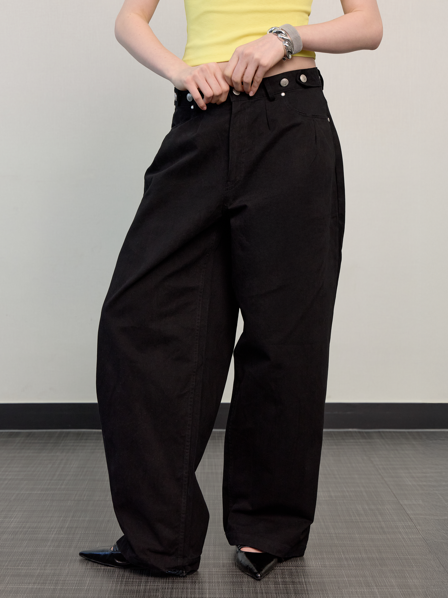 Washed metal button chino pants black