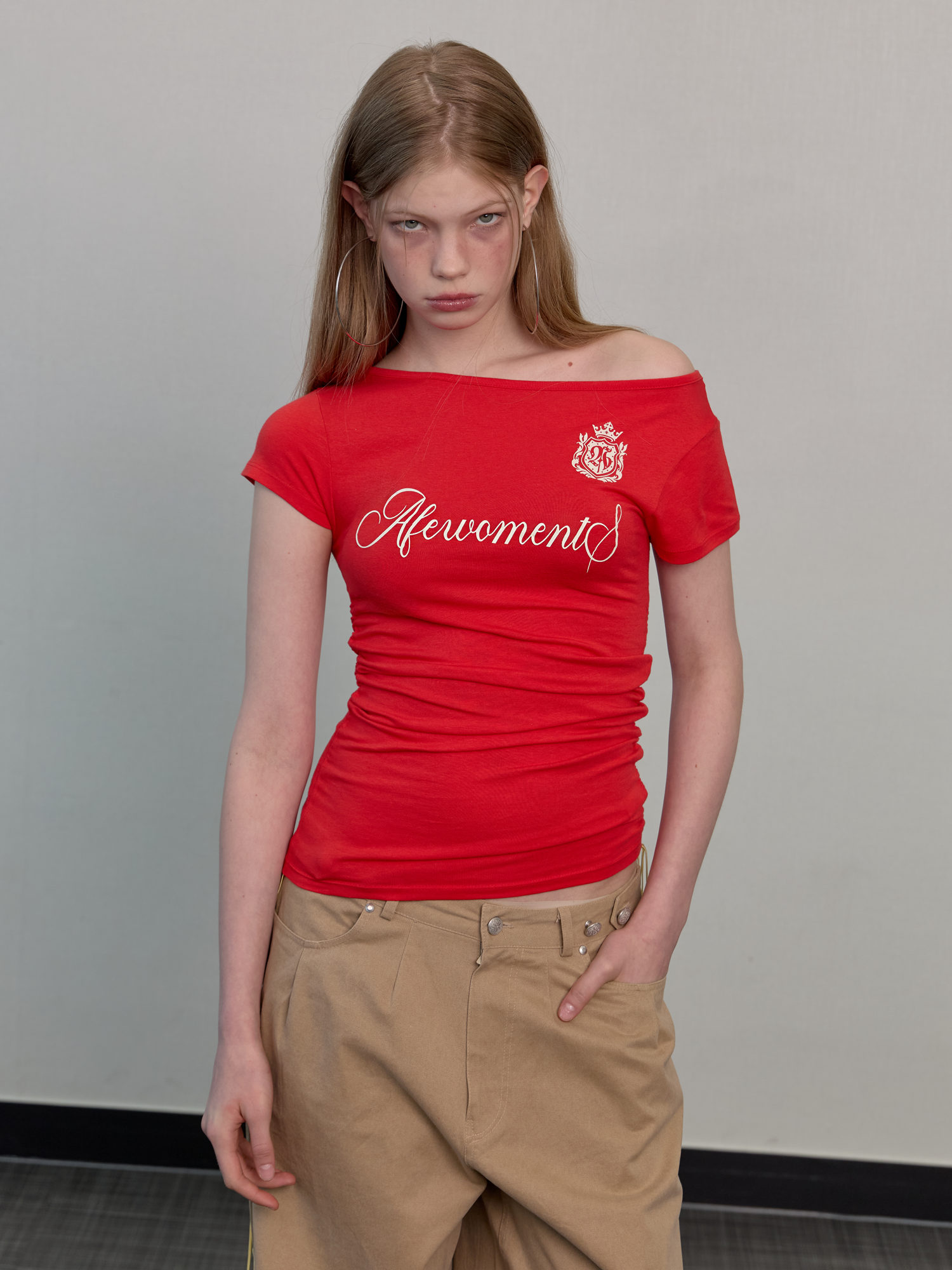 Emblem string tee red