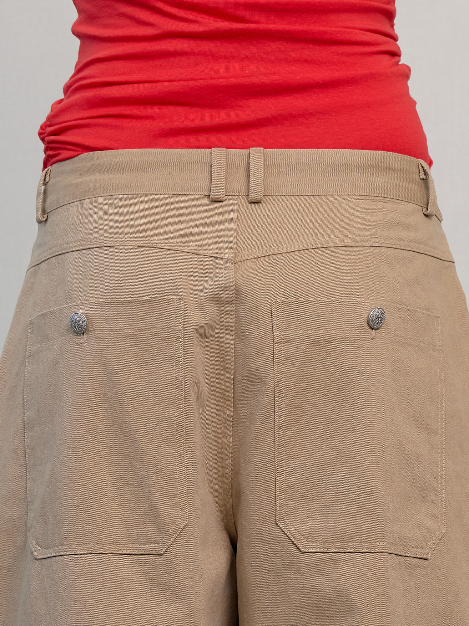 Washed metal button chino pants beige